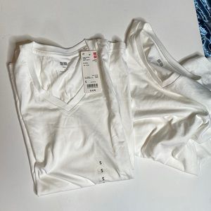 Set of two Uniqlo undershirts